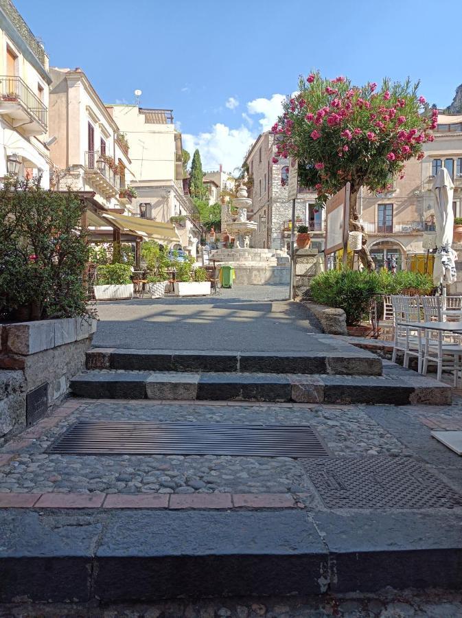 La Jacaranda Hotel Taormina Bagian luar foto